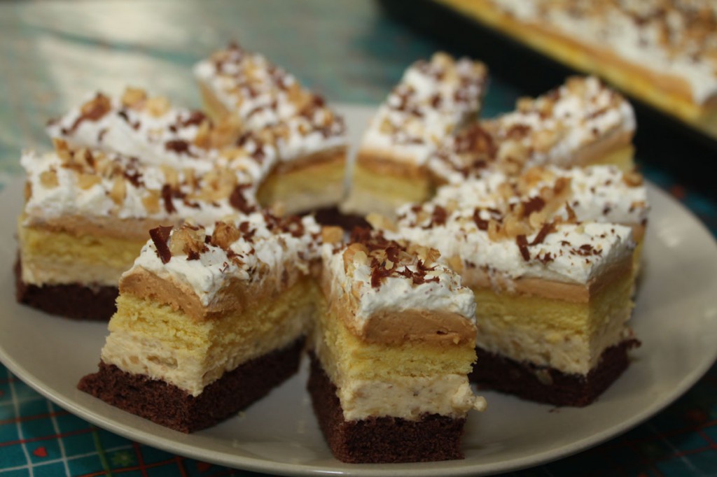 Karamelovo - orechový koláč, slávnostný koláč, pečenie, vianoce, plnky, torty