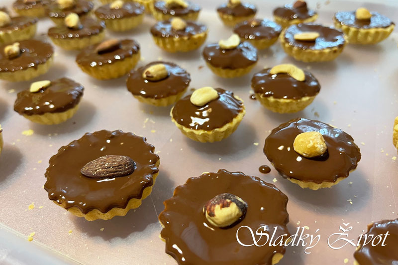 Karamelovo-orechové košíčky