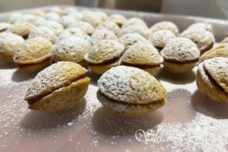 Svetlé oriešky plnené kakaovým krémom